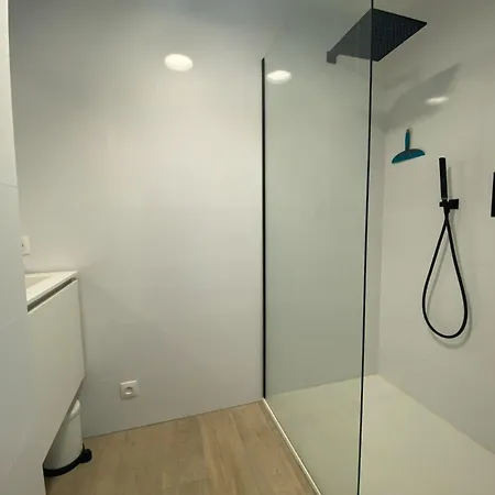 In With Stunning Sea Views Apartman *